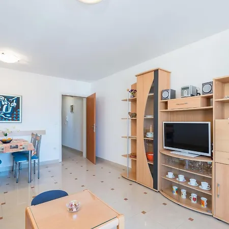 Partelj 5 By Interhome Daire